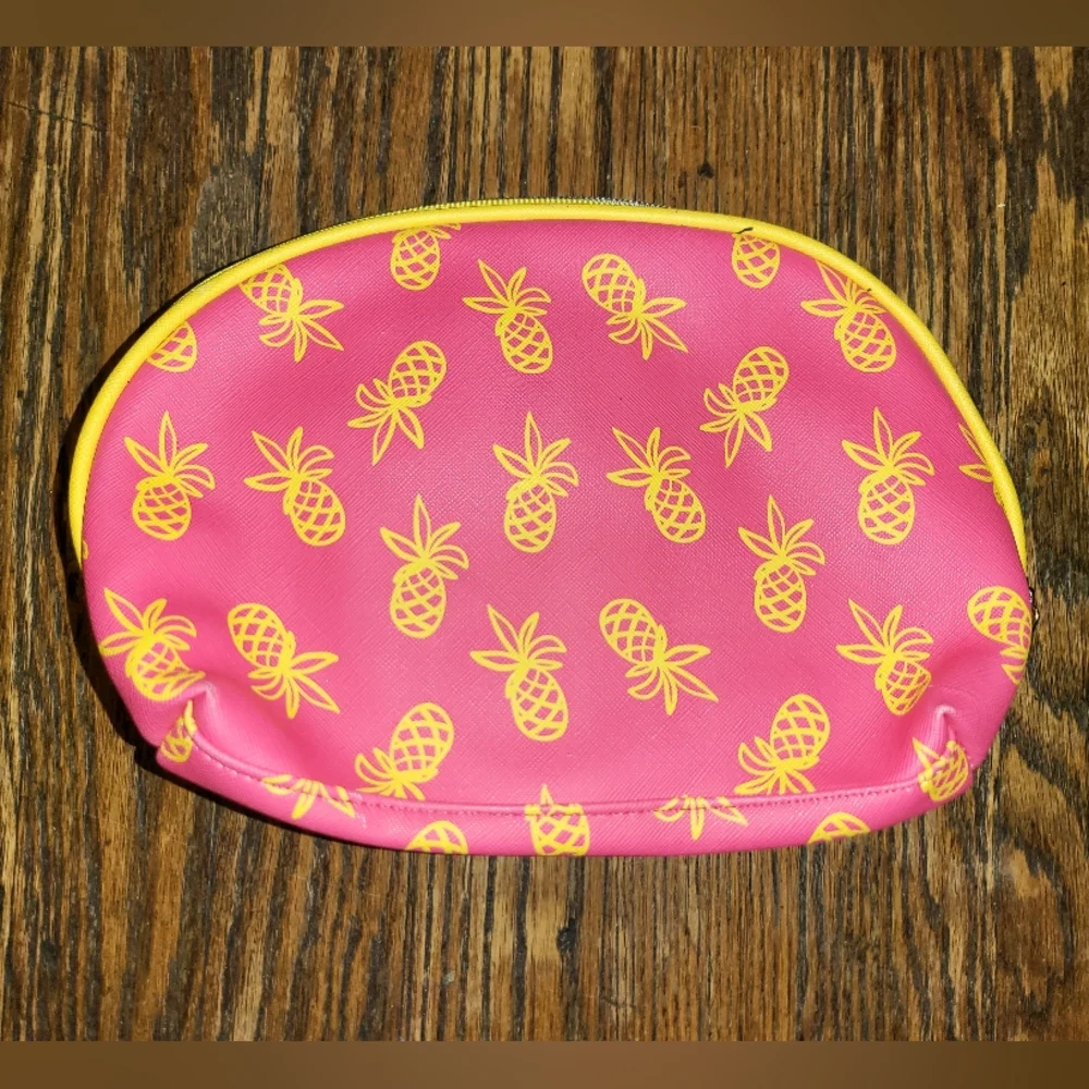 Clementine & Jane Cosmetic Pineapple Print Bag